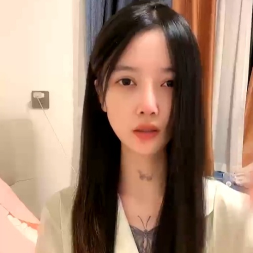 清纯颜黑长直女神@小蝴蝶会飞 尺度福利秀 第二弹[28V/19.2G]