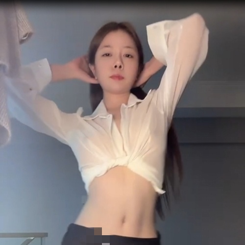 抖音白虎网红@蜜桃 尺度定制作合集[22V/9.19G]